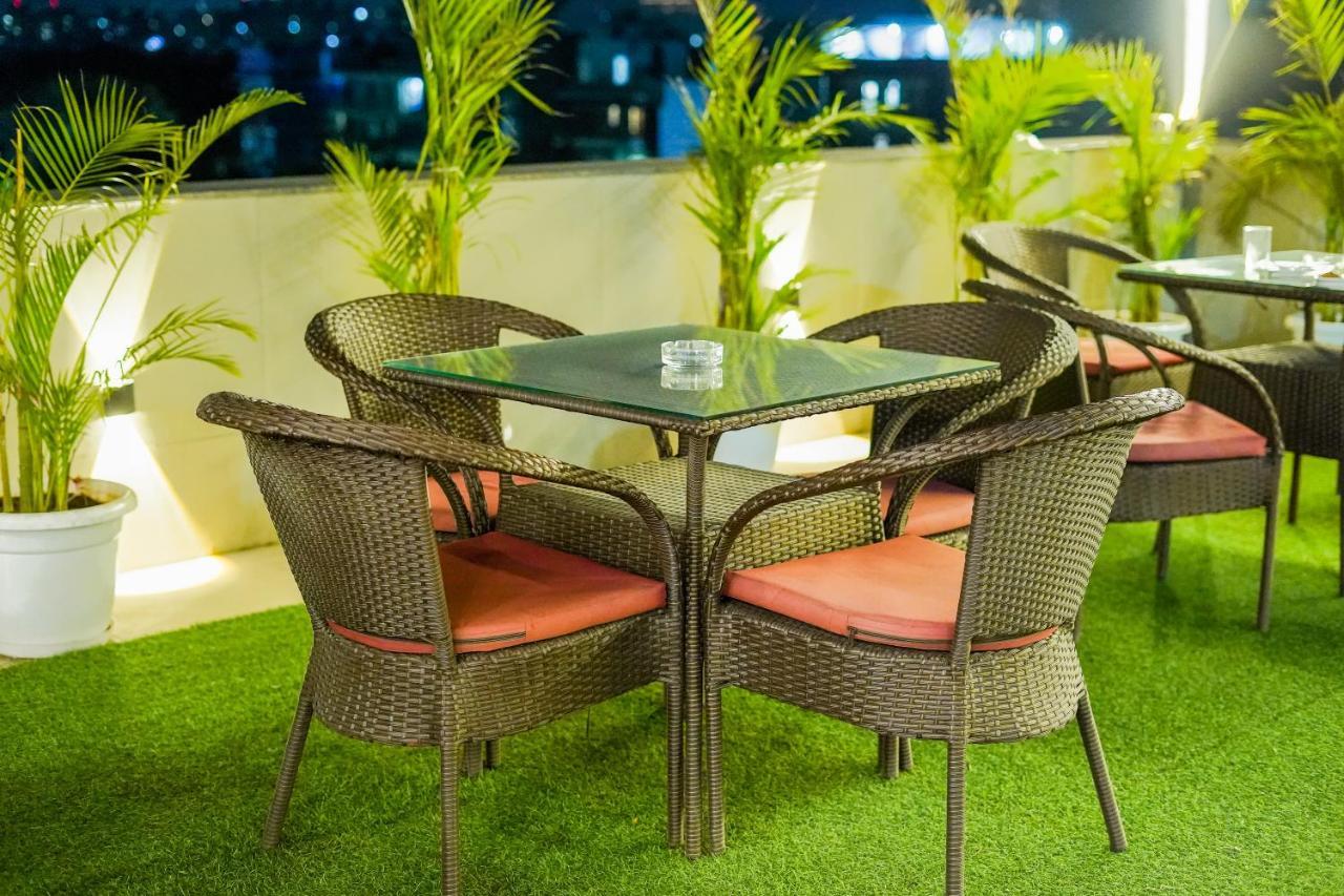 Saltstayz Select - Unitech Cyber Park غورغاون المظهر الخارجي الصورة